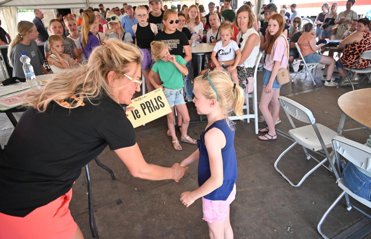 Prijsuitreiking optocht Feestweek Nijeveen